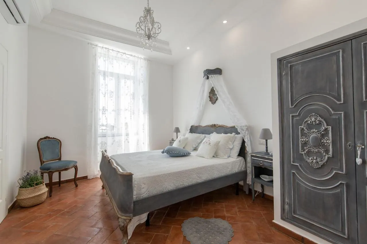 B&B Dimora Mazzarino Naples Bed & Breakfast